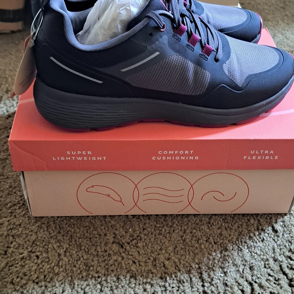 Easy Sprit Womens Skyview Water Resitant shoes NWT